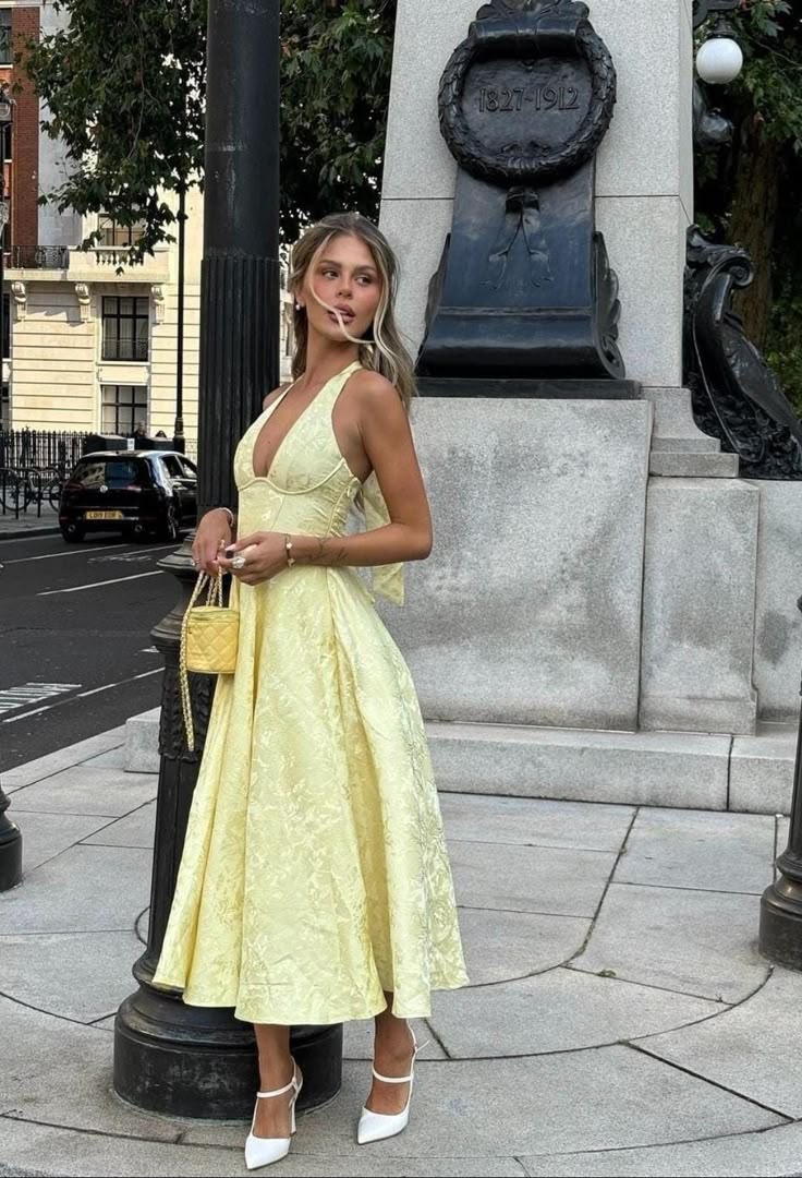 Esmeralda | Halter-Midi-Kleid ohne Ärmel