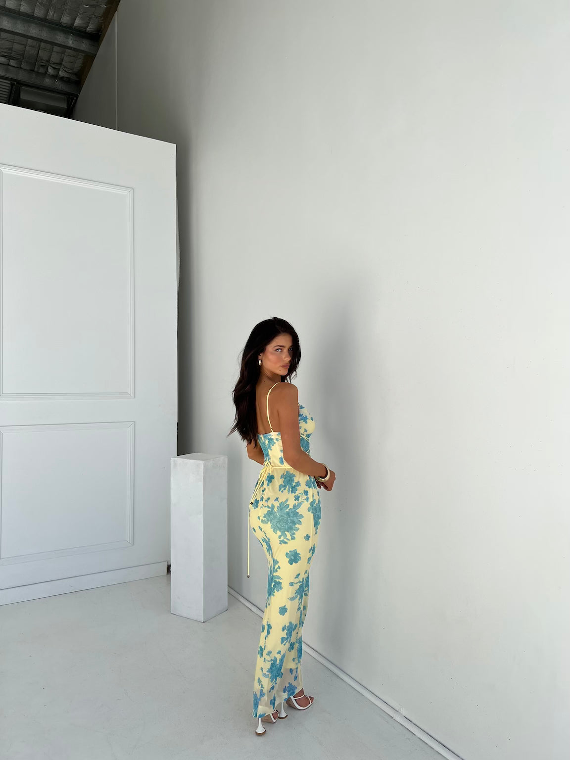INDIE | Ärmelloses Maxikleid mit Blumenmuster
