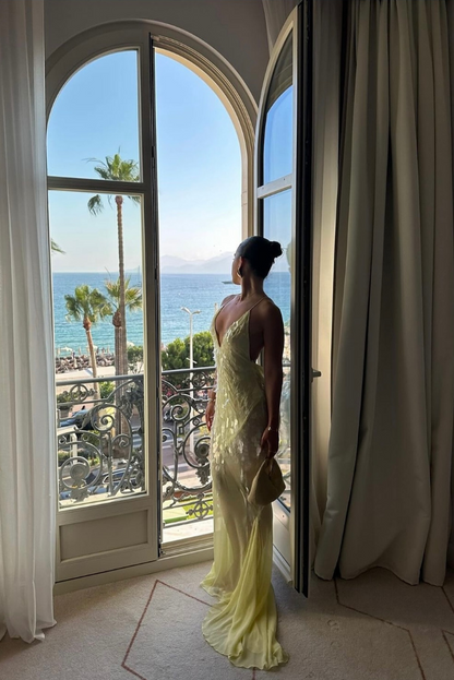 AALIYAH | Ärmelloses Maxikleid mit V-Ausschnitt