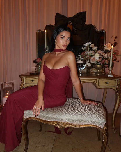 ANIYAH | Trägerloses, figurbetontes Maxikleid
