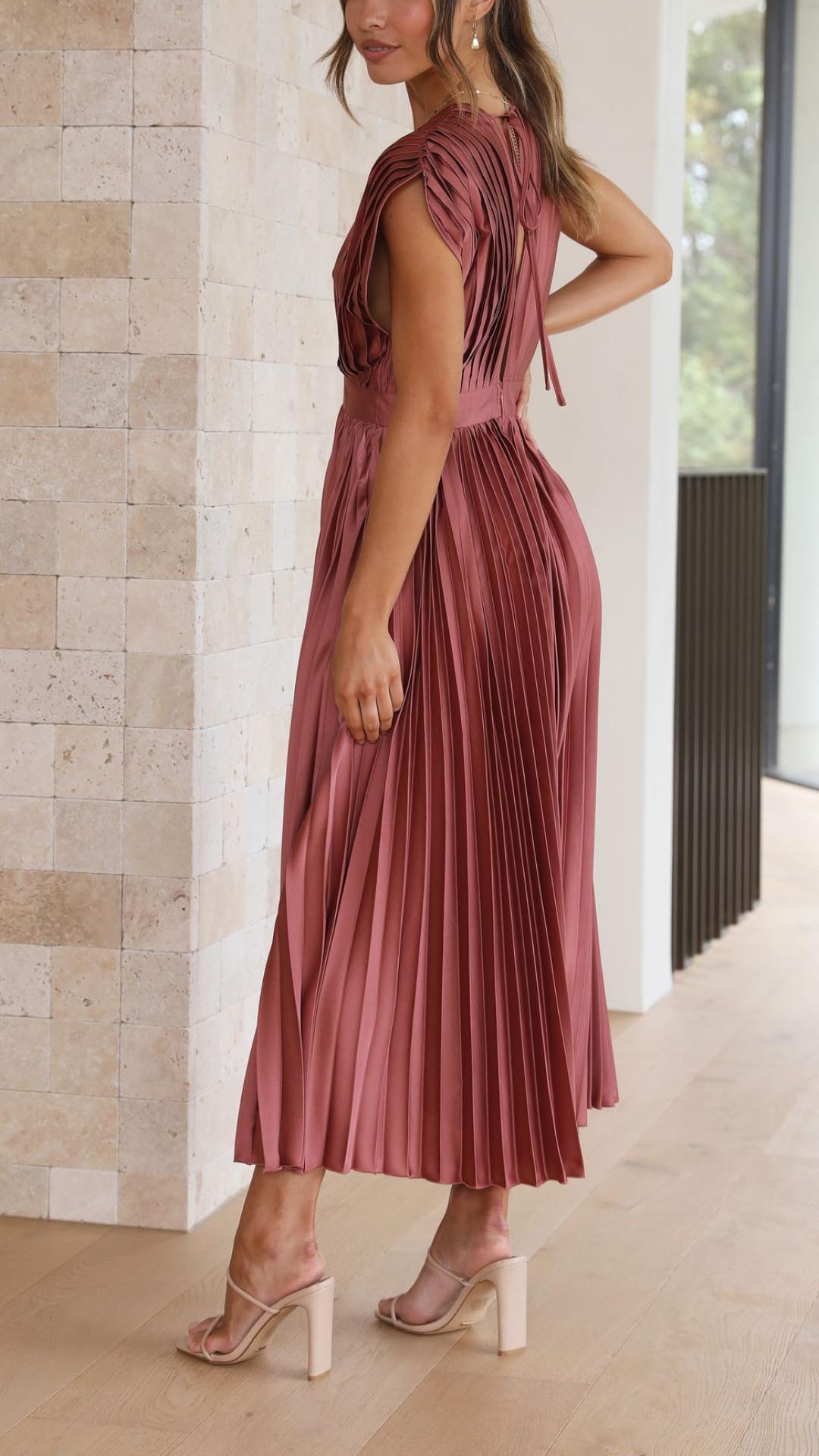 EMMA | Maxikleid mit tiefem V-Ausschnitt