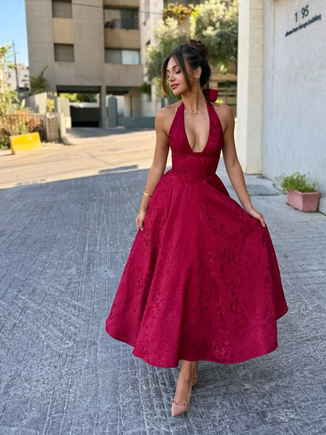 Esmeralda | Halter-Midi-Kleid ohne Ärmel