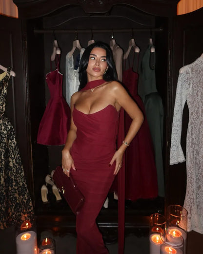 ANIYAH | Trägerloses, figurbetontes Maxikleid
