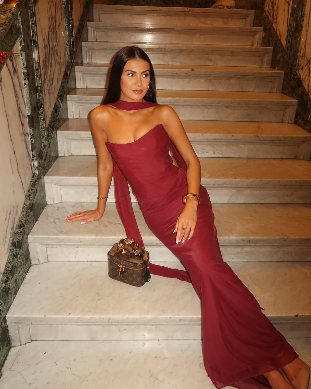 ANIYAH | Trägerloses, figurbetontes Maxikleid