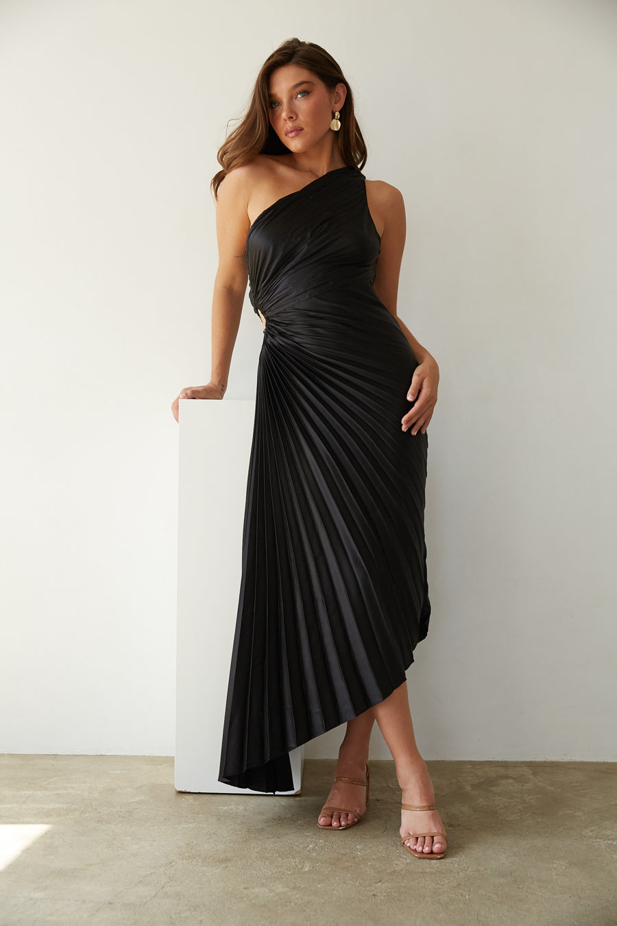 SYLVIANA | Ein-Schulter Plissiertes Midi-Kleid