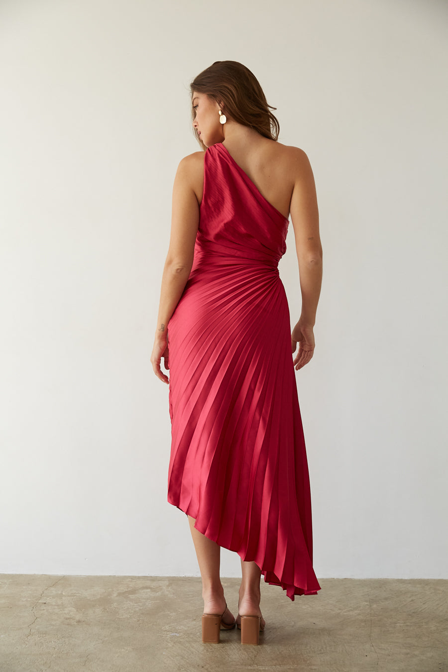 SYLVIANA | Ein-Schulter Plissiertes Midi-Kleid